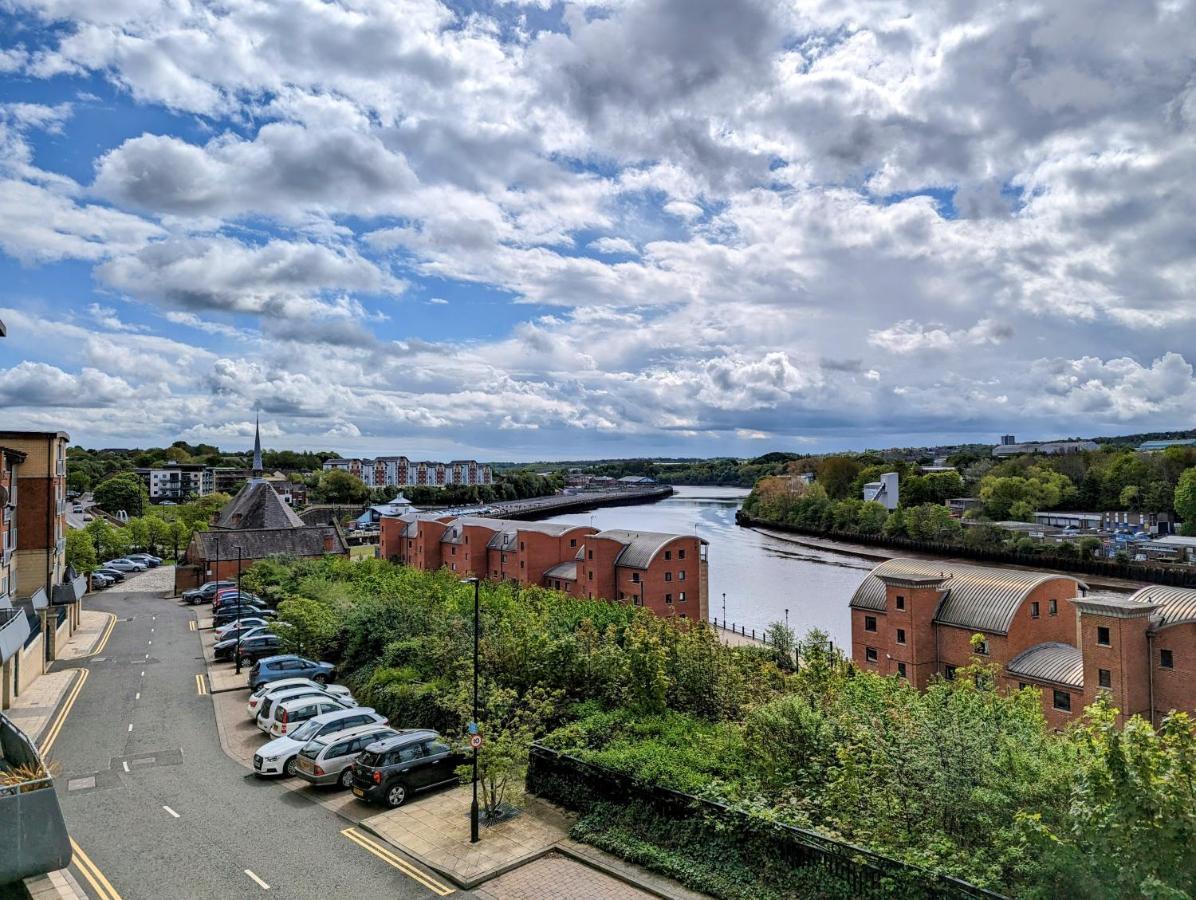 Quayside Apartment With Riverside Views & Parking Newcastle-upon-Tyne Extérieur photo