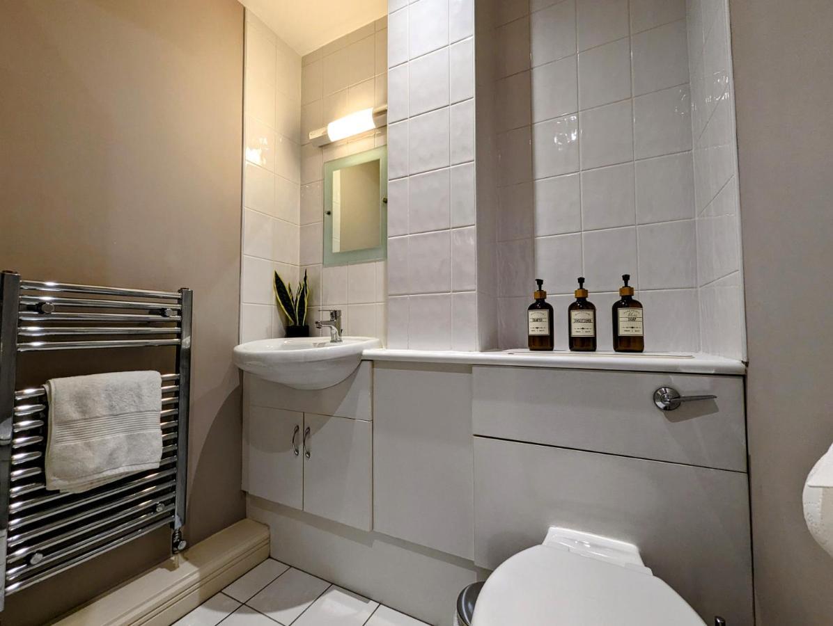 Quayside Apartment With Riverside Views & Parking Newcastle-upon-Tyne Extérieur photo