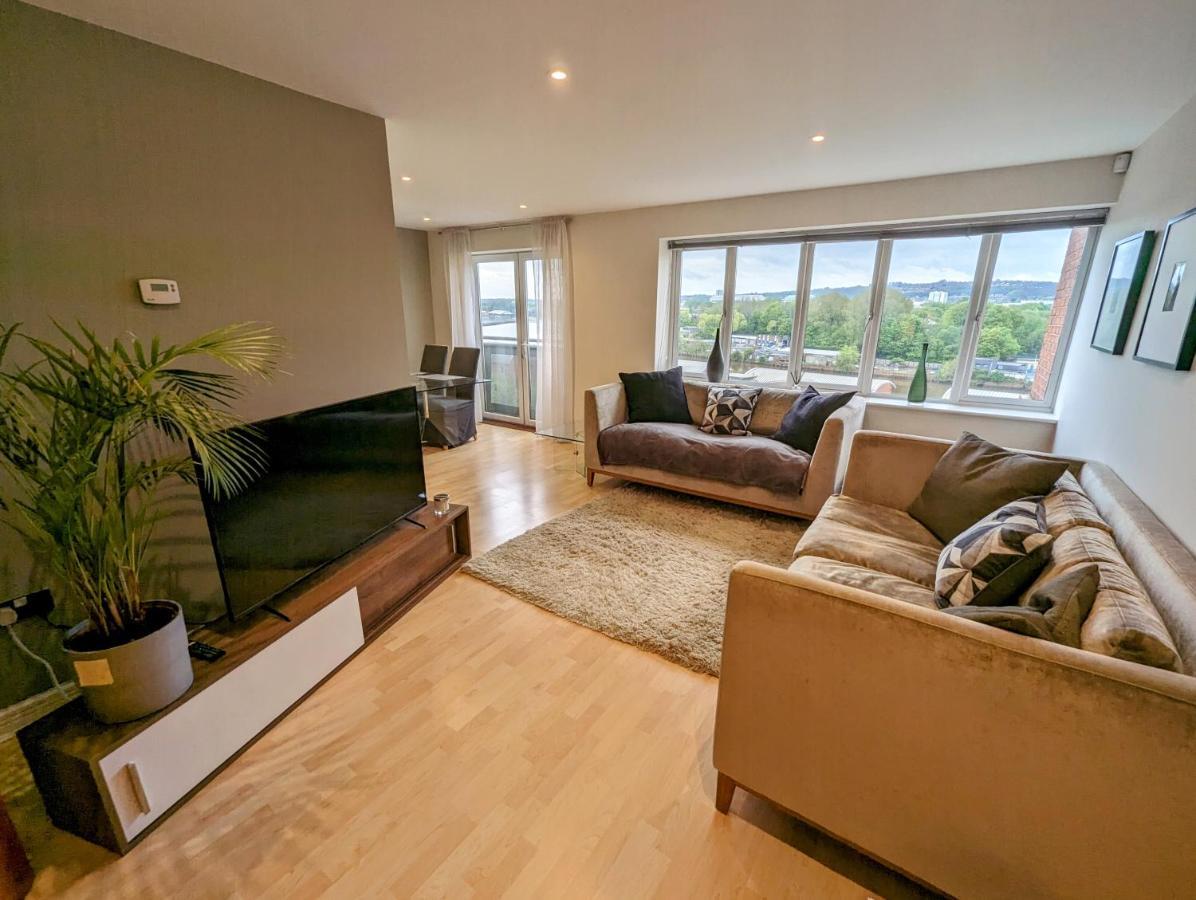 Quayside Apartment With Riverside Views & Parking Newcastle-upon-Tyne Extérieur photo